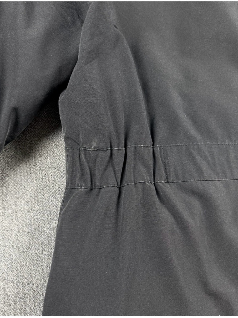 Canada Goose Black Trillium Parka with Fur-Trim Hood and Patch - Picture 9 of 16